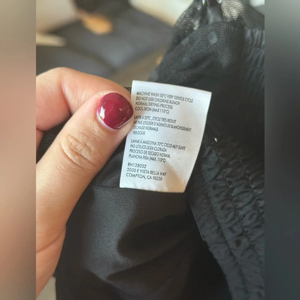 Backyard Roses Lexi Top Size Small NWT - Picture 7 of 8